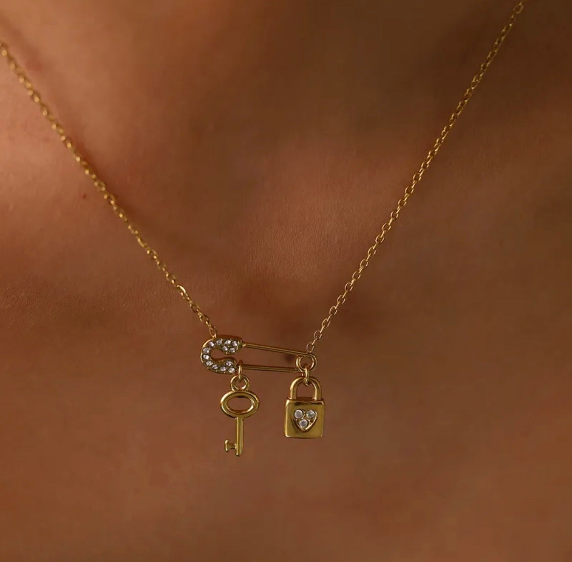 MIA NECKLACE