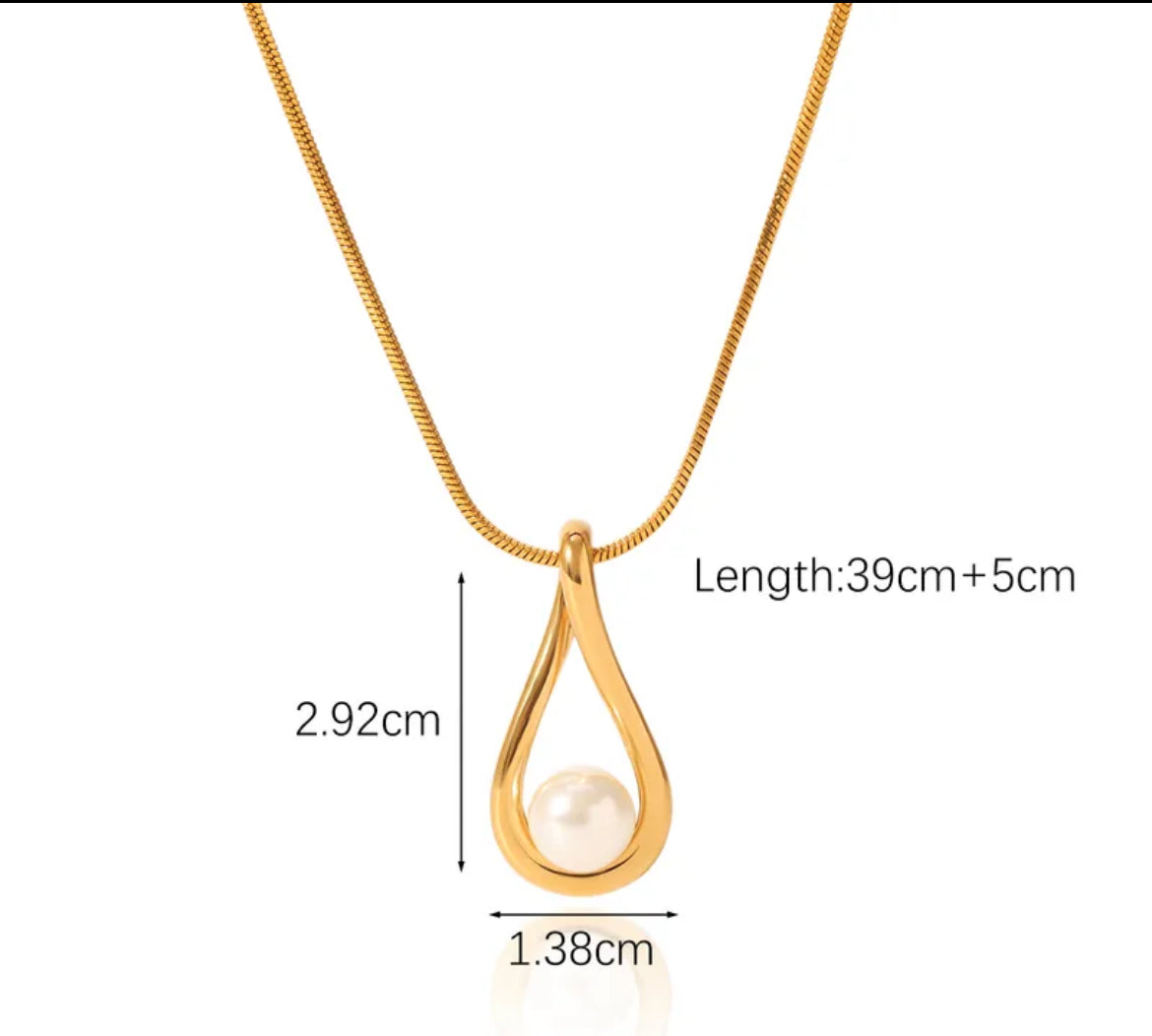 Nora Necklace