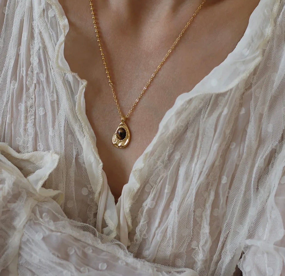 ESTELLE NECKLACE